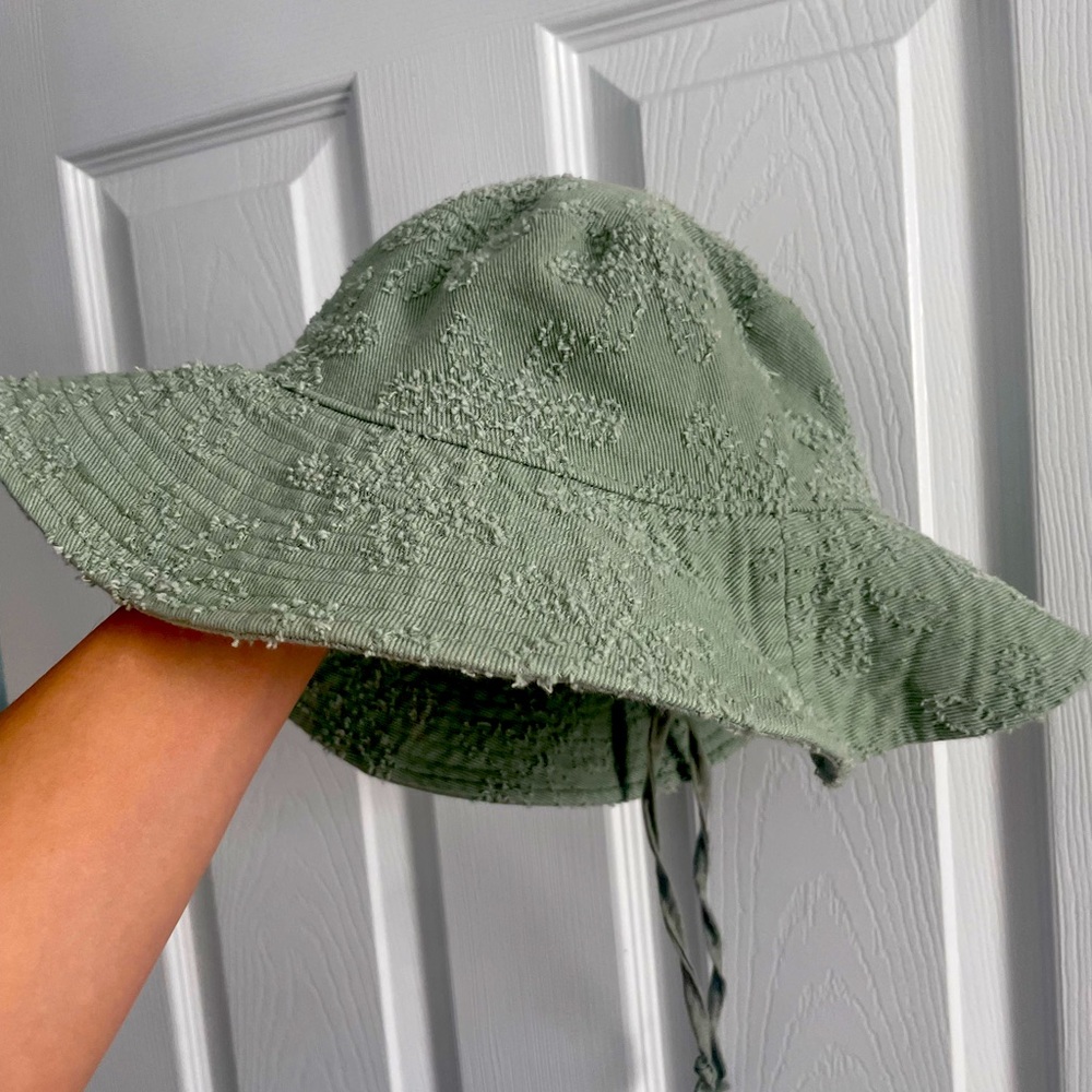 Sun hat- wild fable brand, one size.